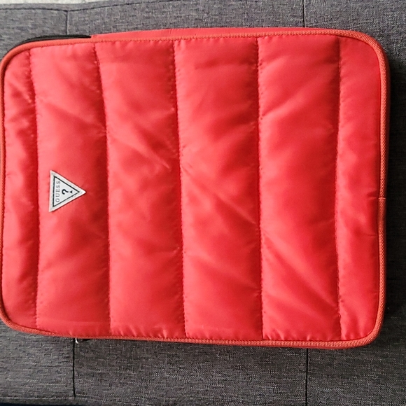 Guess laptop sleeve - Picture 1 of 2